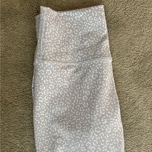 Lululemon Wunder Train High Rise Crop 23”